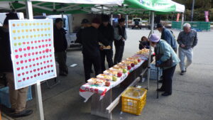 りんご試食会開催